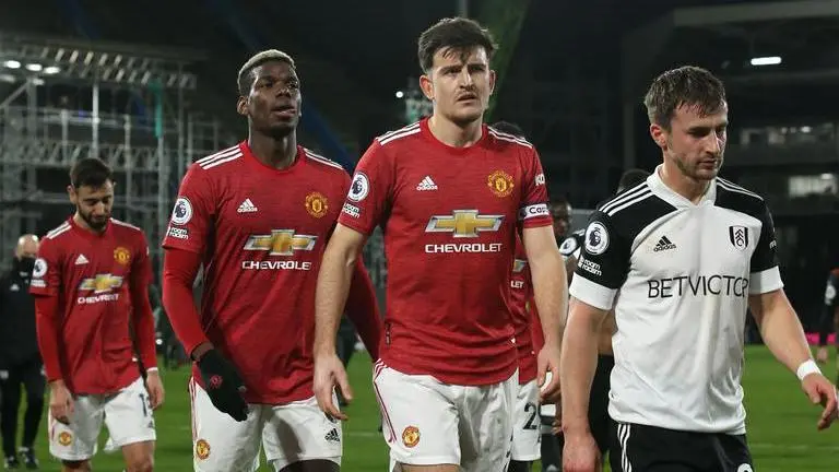 Man United beats Fulham 2-1, back atop Premier League