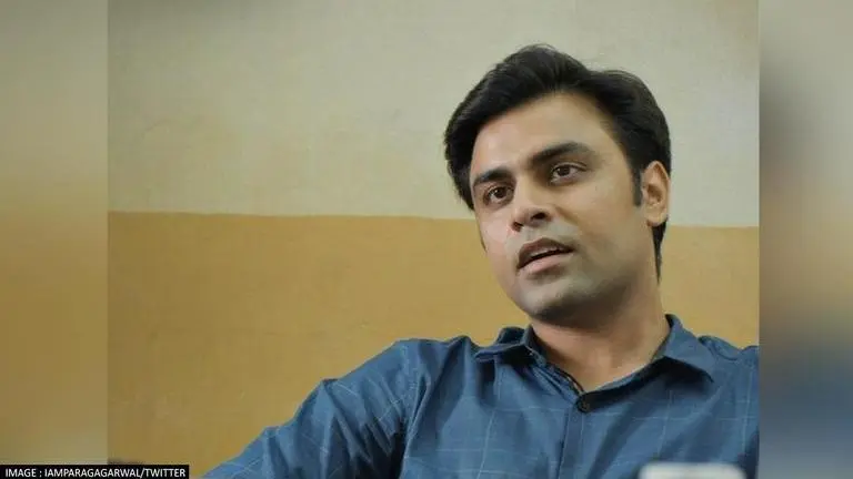 Mumbai Police uses Jitendra Kumar's 'Panchayat 2' meme to caution against triple riding mumbai police