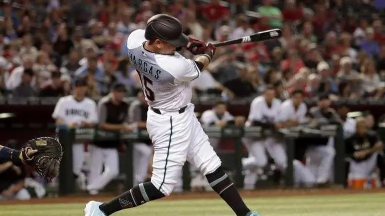 Twins acquire INF Ildemaro Vargas from Diamondbacks