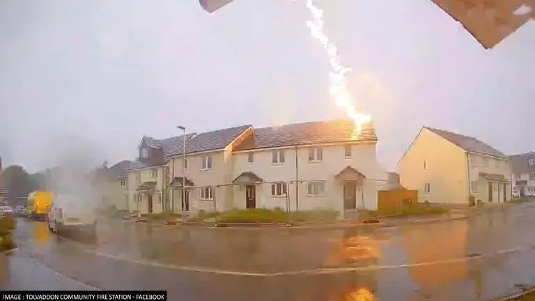 UK: Video of lightning striking roof of newly built home goes viral; Watch UK