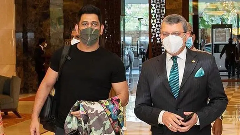 IPL 2022: MS Dhoni lands in Chennai to hold auction discussions with CSK; see pic IPL 2022, MS Dhoni, Chennai Super Kings, IPL auction, CSK retained players, Ravindra Jadeja, Stephen Fleming, Ruturaj Gaikwad, Moeen Ali