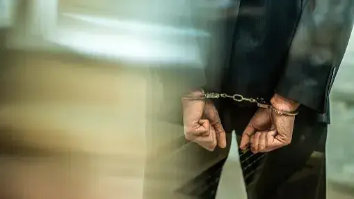 man held for looting 35 lakh