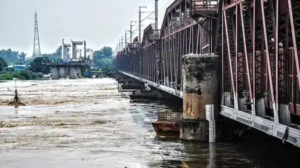 Delhi: Old Yamuna Bridge 'Loha Pul' to Get a Major Facelift, PWD to Begin Road Repairs Soon The historic Loha Pul was first opened back in 1866.