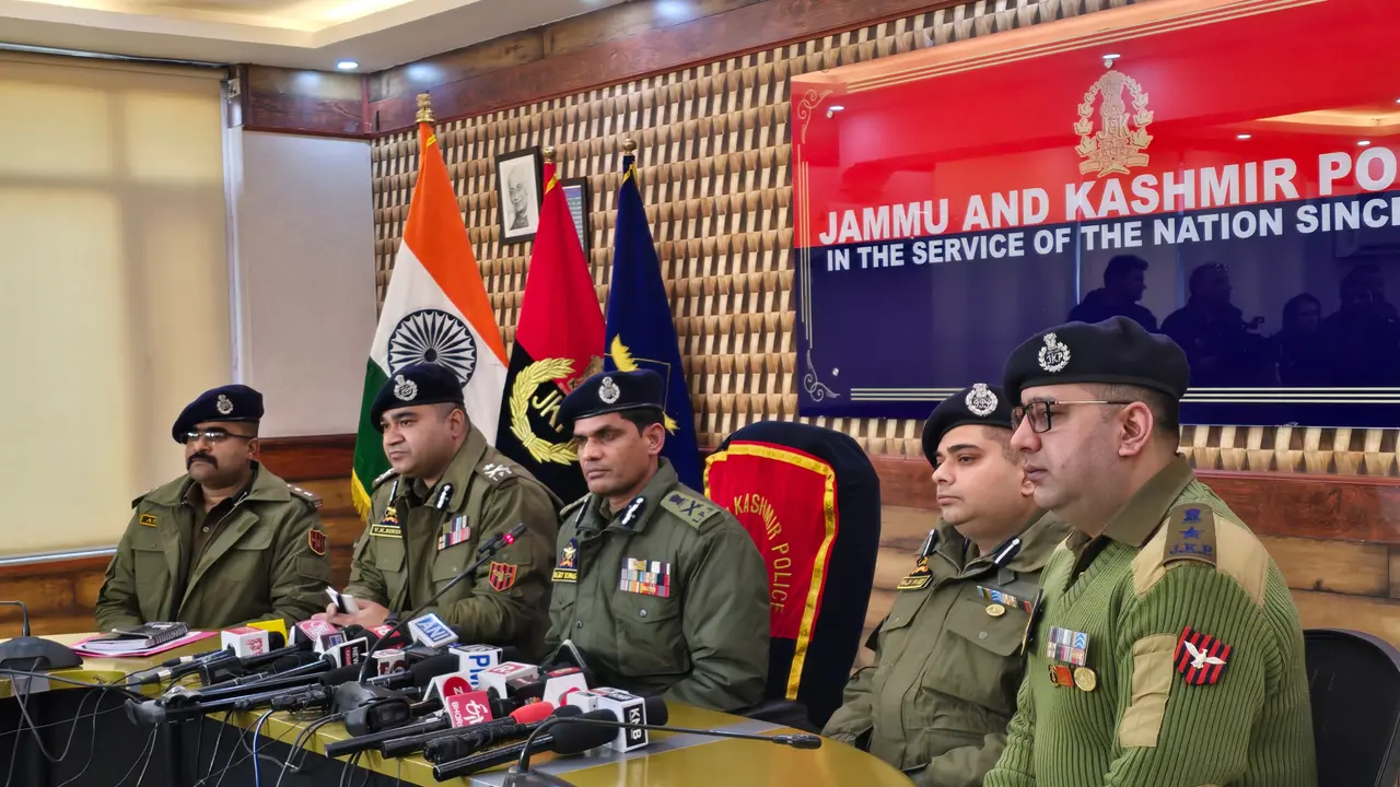 Pakistan's Role Established in Amritsar Worker Killings: ADGP J&K Vijay Kumar Both Amritpal and Rohit were returning to Srinagar from Amritsar and were on their way to their accommodation when they were targeted by Adil Manzoor.