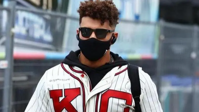 Patrick Mahomes keeping distance from fiancee after putting himself at COVID-19 risk Patrick Mahomes