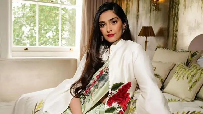 Sonam Kapoor represents India at UK PM Rishi Sunak's reception in a traditional ensemble Sonam Kapoor