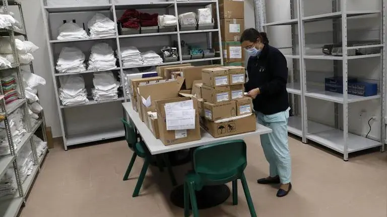 Portugal shuts schools, blames variant for COVID-19 surge