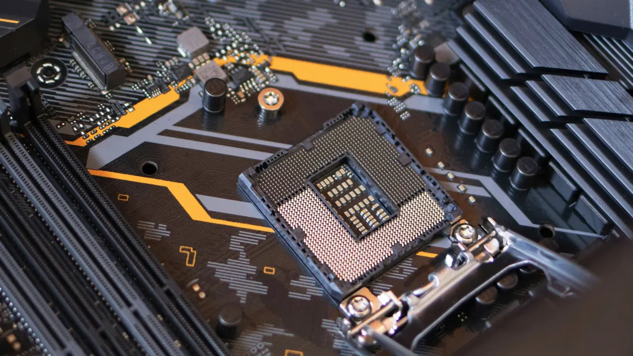 चीन ने राज्य वित्त पोषित डेटा केंद्रों से विदेशी एआई चिप्स पर प्रतिबंध लगाया