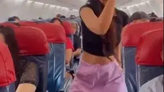 VIRAL: women dance on plane went viral