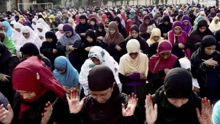 Women can offer prayers at mosques, ignore fatwa: AIMPLB tells Supreme Court AIMPLB