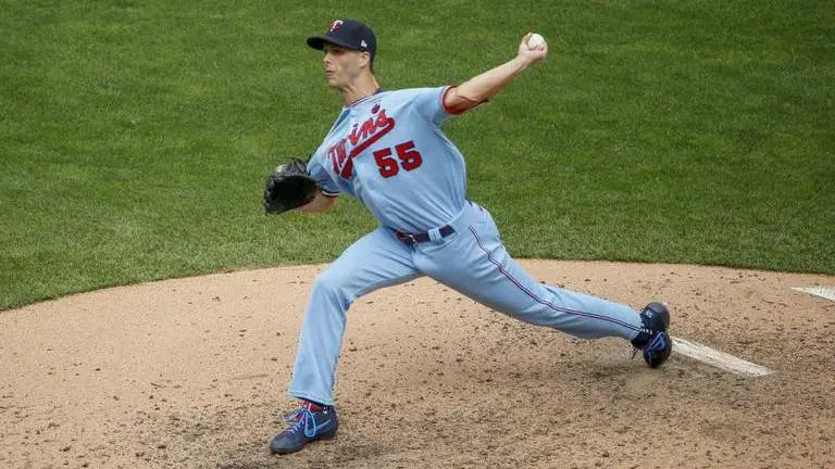 AP source: Twins, closer Rogers agree to $6 million contract