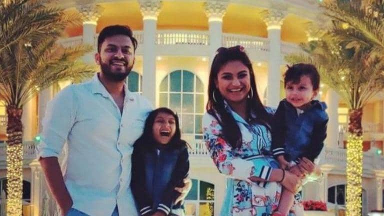 Dimpy Ganguly to welcome third child with husband Rohit Roy, shares ...