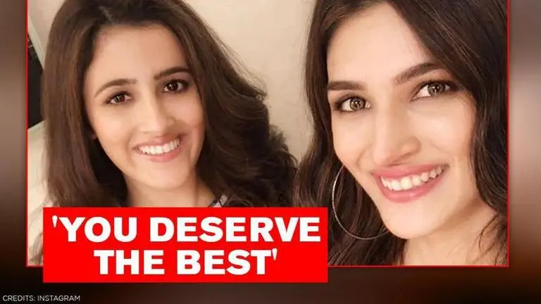 Nupur Sanon pens adorable birthday wish for sister Kriti, says 'I adore you' Nupur Sanon pens heart-melting birthday wishes for sister Kriti, says 'I adore you'