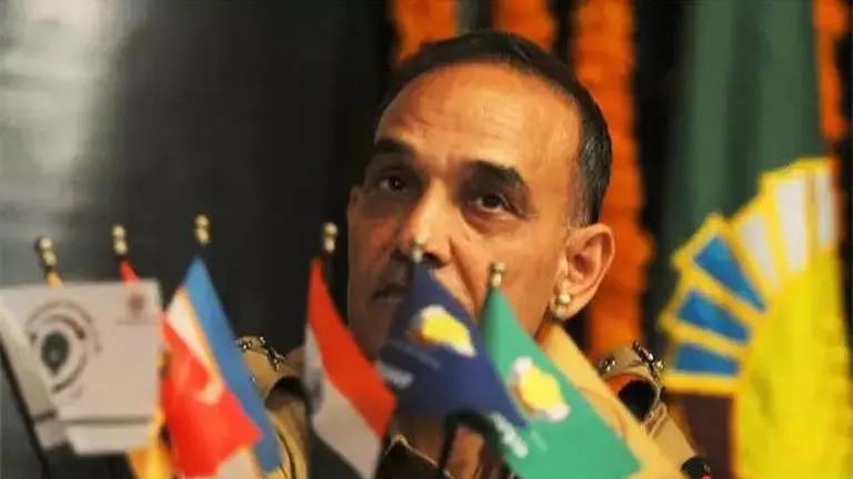 Ex-Maha DGP condemns Hyd encounter; Satyapal Singh hails cops Satyapal Singh