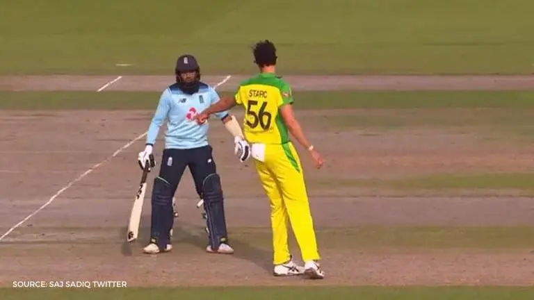 Mitchell Starc amazes netizens for not mankading Rashid in top sportsmanship act: Watch Mitchell Starc