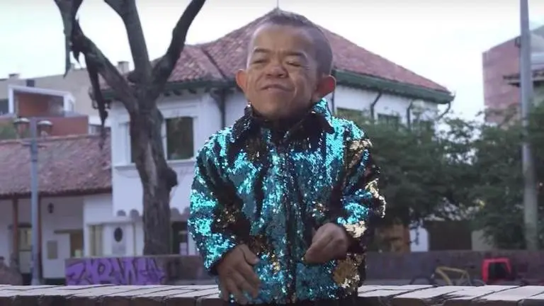 World's shortest man reclaims his Guinness World Record title after 10 years World