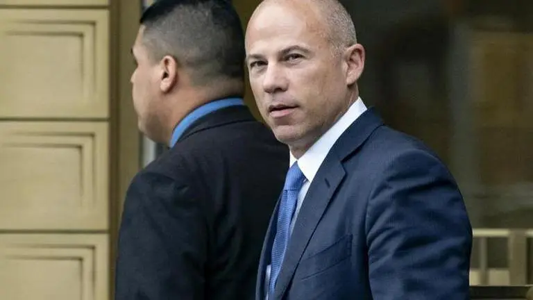 At fraud trial, Avenatti asks Stormy Daniels about ghosts trial