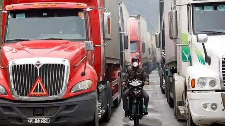 Vietnam Dy PM directs ramping up customs clearance with China to clear truck congestion Vietnam