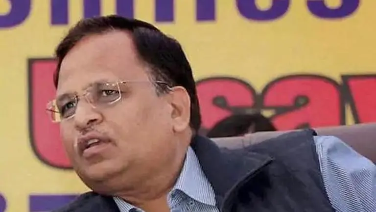 Delhi Health Min backs decision on reserving beds; alleges under-reporting by UP & Haryana Delhi