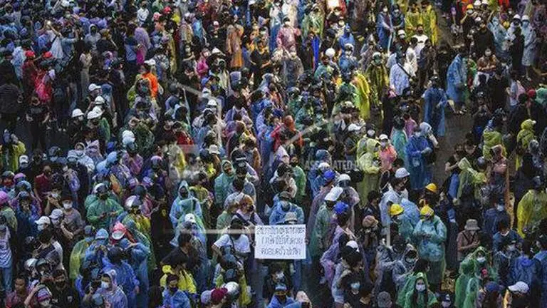 Anti-government rally ends peacefully in Bangkok Anti-government rally ends peacefully in Bangkok