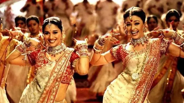 Madhuri Dixit & Aishwarya Rai Bachchan celebrate 20 years of ‘Devdas’ with nostalgic post Devdas