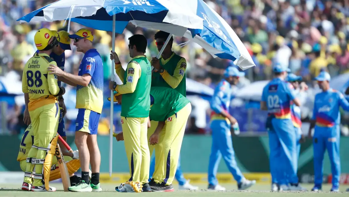 Mike Hussey & Devon Conway