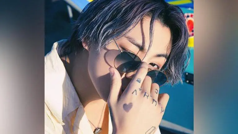 BTS' Jungkook treats ARMY with 'live-concert' & confirms eyebrow piercing; V adds some fun BTS