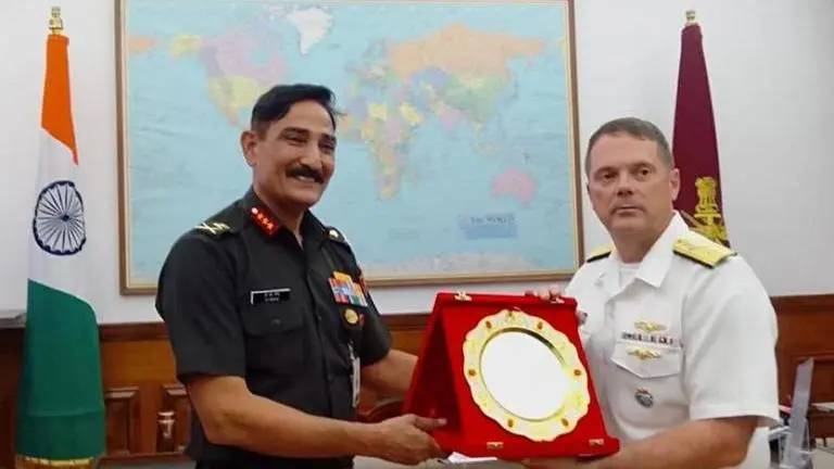 HQ_IDS_India Lt Gen Dinesh Singh Rana with Rear admiral Thomas M Henderschedt.
