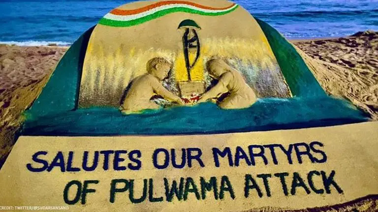 Sudarsan Pattnaik pays tribute to martyrs of Pulwama Attack through his sand art Sudarsan Pattnaik