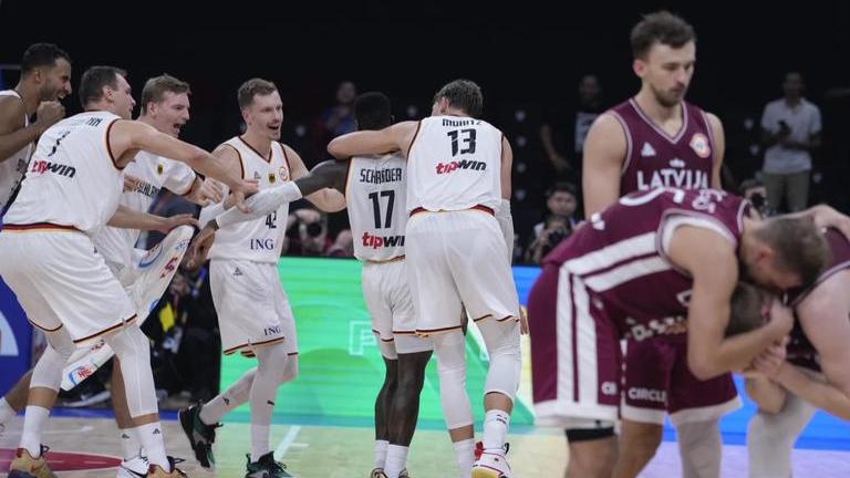 Vācija uzvar Latviju un nākamreiz spēlēs ar ASV FIBA ​​Pasaules kausa pusfinālā – Pasaules Republika