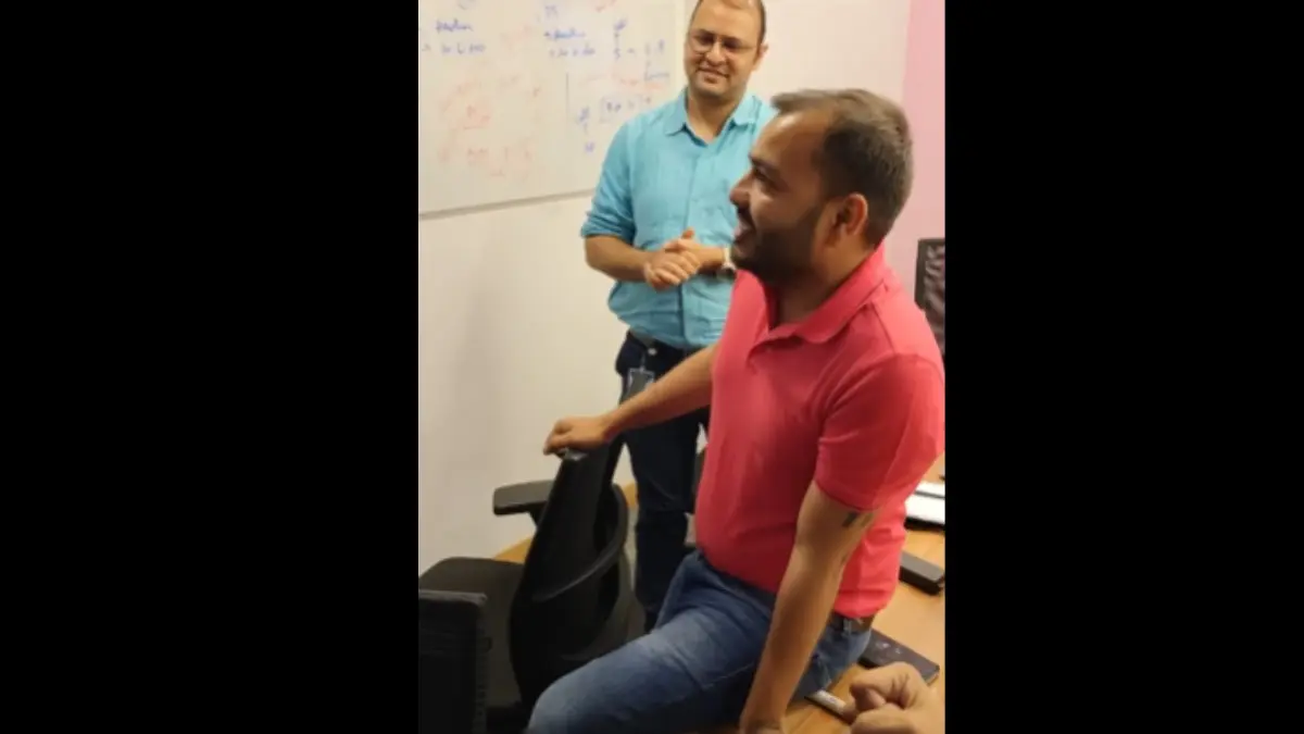 'Ab Bolo Online Se ...': Physics Wallah CEO's Reaction After Student Tops NEET Goes Viral Physics Wallah Student Secures Top Rank