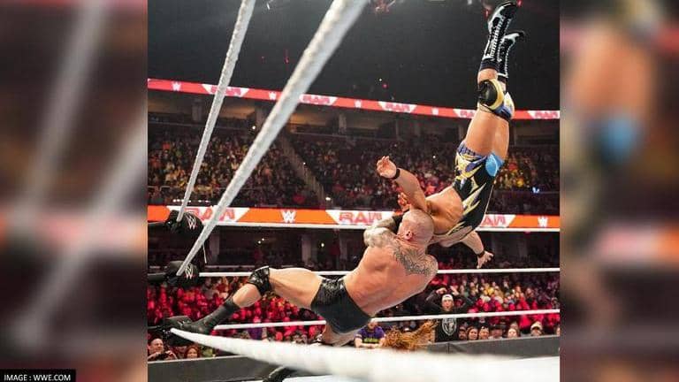 WWE Raw: Randy Orton lands the 'greatest RKO of all time' in title ...