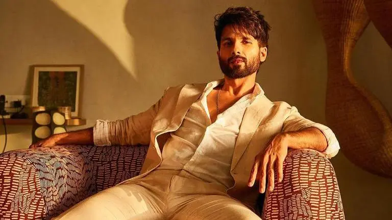 Shahid Kapoor loses cool at paparazzi while exiting half-brother Ruhaan Kapoor's reception Shahid Kapoor