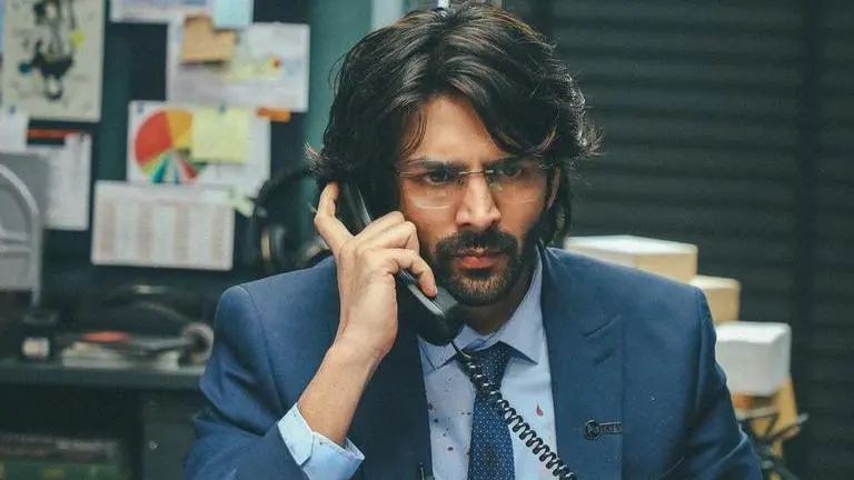 'Dhamaka' Twitter Review: Kartik Aaryan's Netflix film gets these reactions from netizens Dhamaka, dhamakha review