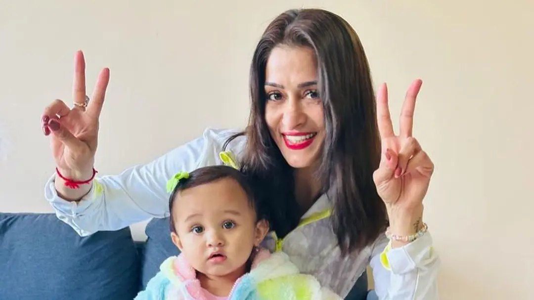 Srimad Ramayan Actor Shilpa Agnihotri On Her Acting Comeback Post Pregnancy: Cried In My Vanity Van Shilpa Agnihotri with daughter
