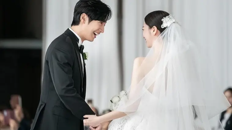 Sixth Sense Actor Lee Sang Yeob Ties The Knot With Non-Celebrity Girlfriend In Intimate Ceremony Lee Sang Yeob's wedding photo