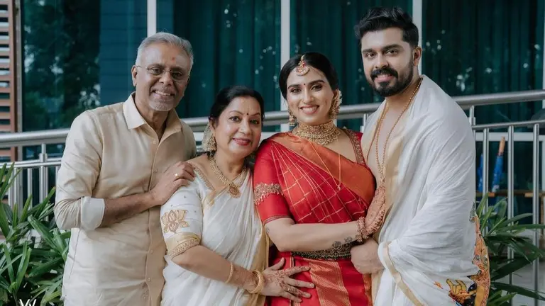 Jayaram's Daughter Malavika Gets Married To Navaneeth In Kerela | Photos Malavika-Navaneeth’s wedding