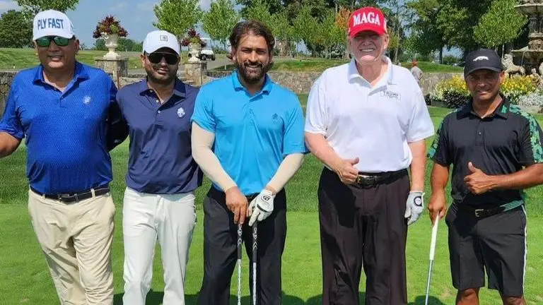 WATCH | MS Dhoni plays golf with former US president Donald Trump, internet explodes MS Dhoni with Donald Trump
