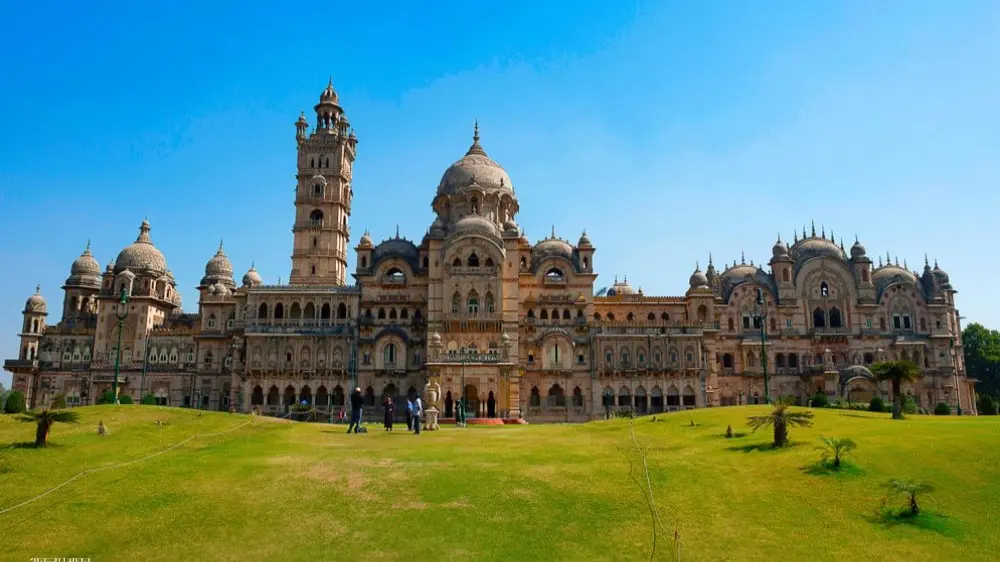 Gujarat's Laxmi Vilas Palace Surpasses the Iconic Buckingham Palace in Size - Know More Facts Gujarat's Laxmi Vilas Palace