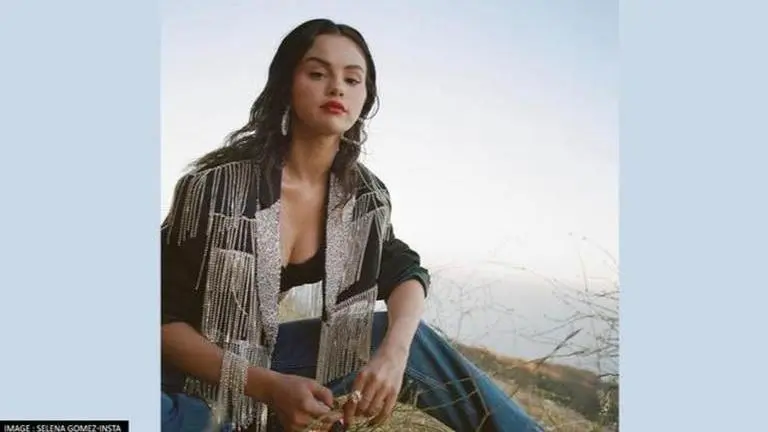 Selena Gomez shares how she grappled with Bipolar disorder; 'Needed to take it day by day' Selena Gomez