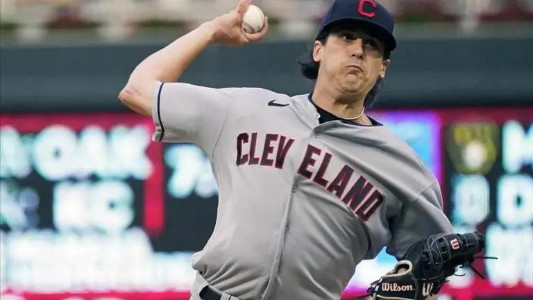 Indians pound out 14 hits, Quantrill cruises past Twins 12-3