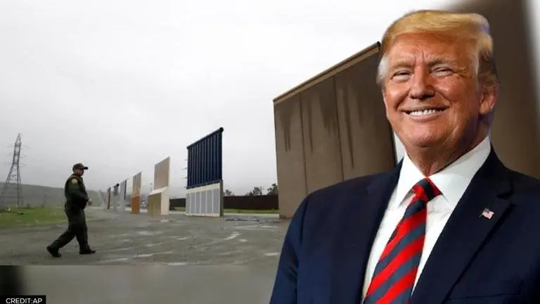 Photo of 'roadrunner' in front of Trump’s border wall wins prestigious contest US Mexico border