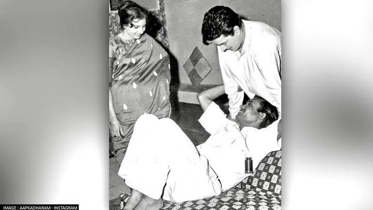 Dharmendra reveals why starting a production with director Dulal Guha and Tanuja failed Dharmendra