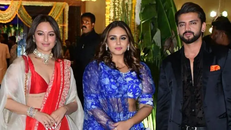 Sonakshi Sinha avoids posing with rumoured beau Zaheer Iqbal at Madhu Mantena's reception Sonakshi Sinha