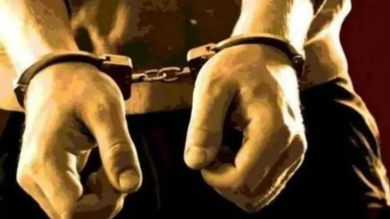 32 arrested as Delhi Police busts fake call centre