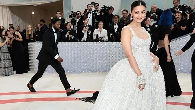 Alia Bhatt adds a touch of India to her spectacular Chanel bride-inspired Met Gala look Alia Bhatt