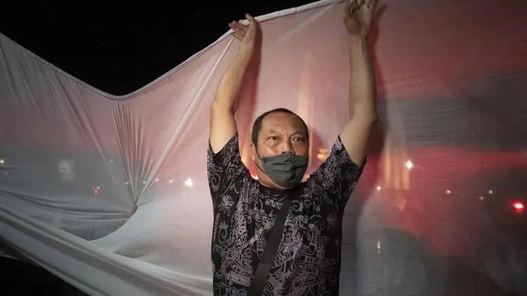 Thailand: Thais defy warnings to mark anniversary of 1932 revolution Thais defy warnings to mark anniversary of 1932 revolution