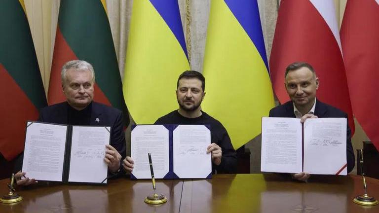 Ukraina, Lenkija ir Lietuva pasirašo bendrą deklaraciją;  Kokia yra Lubino trikampio viršūnė? – Visuotinė respublika