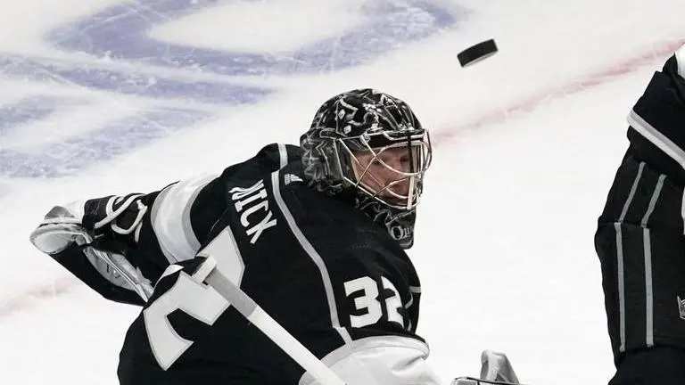 Jonathan Quick makes 28 saves, Kings blank Wild 4-0