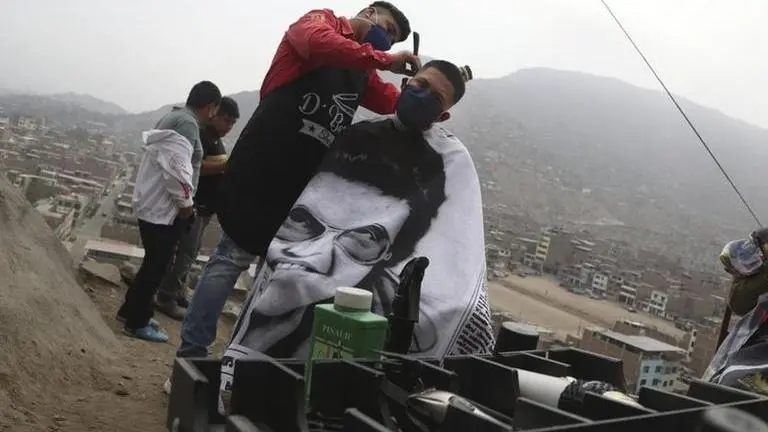 Barber offers hope in Peruvian barrios devastated by virus Barber offers hope in Peruvian barrios devastated by virus